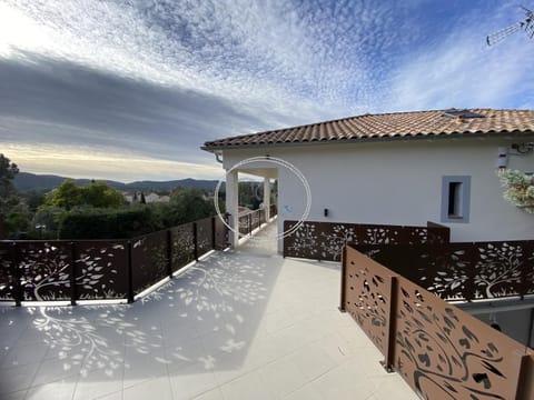 LE LOFT AUX MIMOSAS - BORMES LES MIMOSAS - PISCINE Apartment in Le Lavandou