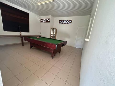 Billiard, Game Room