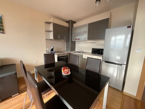 Kitchen or kitchenette, Living room, Dining area, minibar, pet friendly, stove