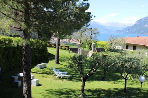 Große Ferienwohnung in Onno mit Garten und Terrasse Apartment in Province of Lecco