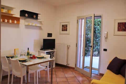 Große Ferienwohnung in Onno mit Garten und Terrasse Apartment in Province of Lecco