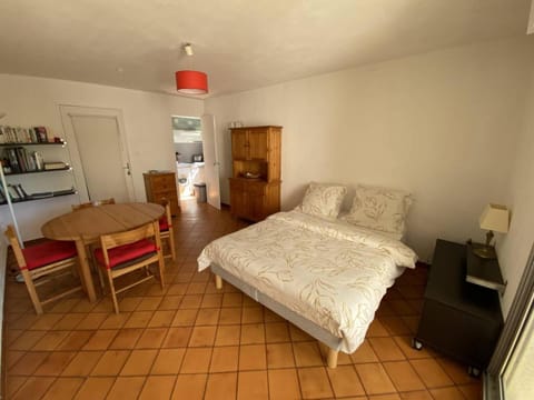 Belle vue arborée dans résidence au calme, plage à pied Apartment in La Seyne-sur-Mer