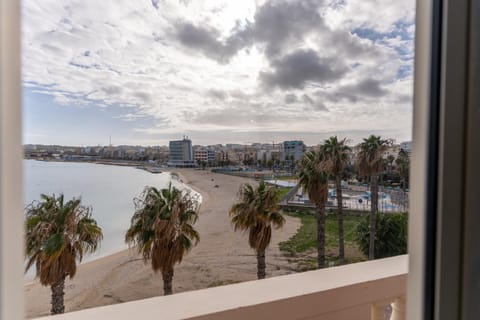 Luxurious Beach Apartment Apartment in Malta