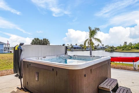 Spectacular Panoramic Views - Kayak, Bikes, Pool/Spa - Villa Lucky Sunshine - Roelens Haus in South Gulf Cove