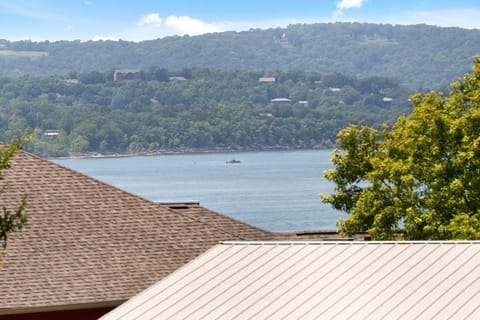 Rocky Shores Retreat House in Ridgedale