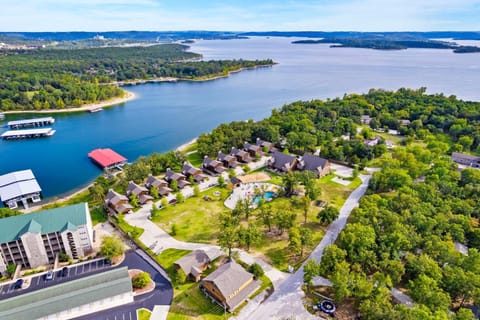 Happy Fish Inn - Lakefront House in Sunset Cove Township