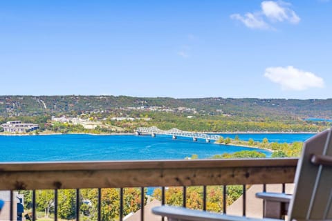 Wilderness Cabin House in Table Rock Lake