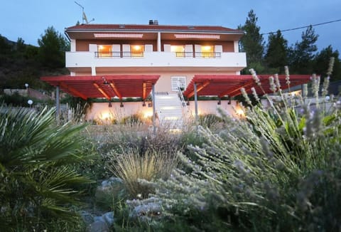 Ferienwohnung mit Terrasse und herrlichem Ausblick Apartment in Podstrana