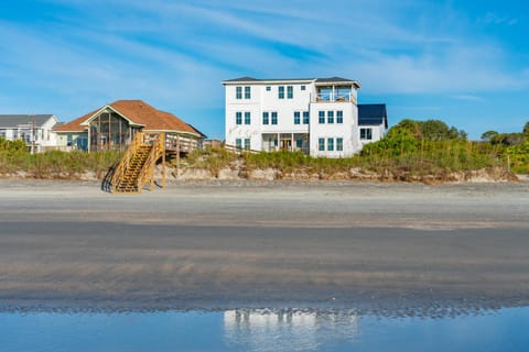 The Swell Life House in Folly Beach