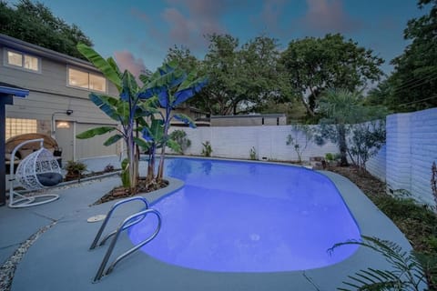 5Br 2 5Baths with a Private Pool and Cinema Dallas House in Garland