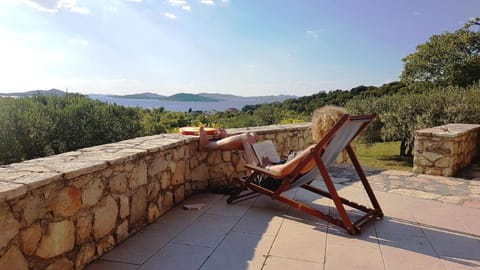 Freistehendes Ferienhaus in Zlarin mit Sonniger Terrasse und Panoramablick House in Šibenik