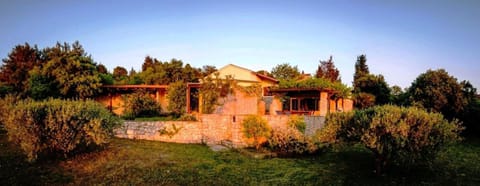 Freistehendes Ferienhaus in Zlarin mit Sonniger Terrasse und Panoramablick House in Šibenik