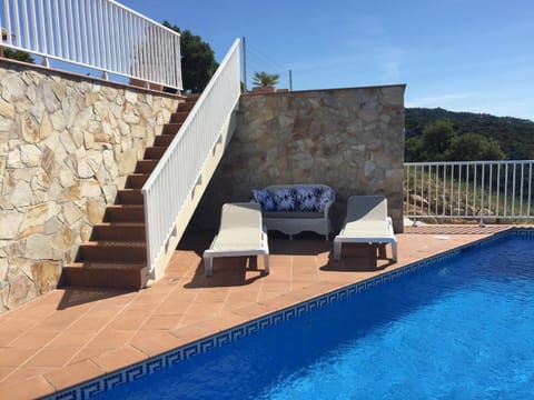 Gemütliches Ferienhaus mit Pool und Meerblick House in Baix Empordà