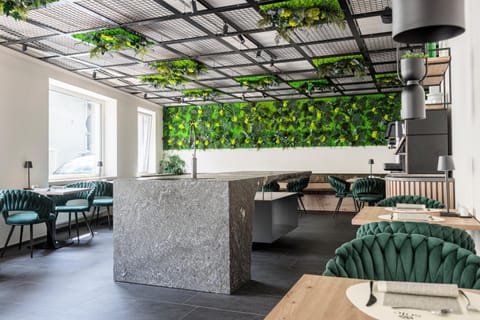 Restaurant/places to eat, Banquet/Function facilities, Seating area, Breakfast, Internal: Not applicable to any particular room