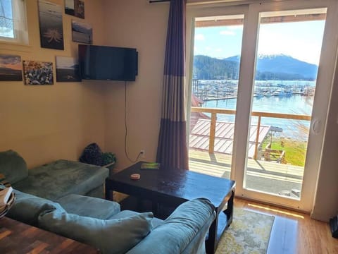 Oceanfront Apartment w/ water access Apartment in Juneau