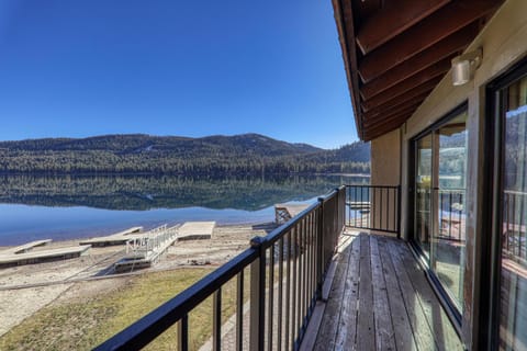 One-Bedroom King Deluxe with Lakeview 2nd Floor House in Donner Lake