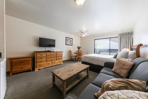 Queen Lodgette 2nd Floor Unit 226 Bldg B House in Truckee