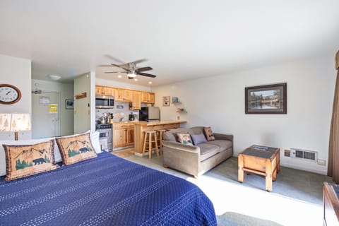 Kitchen or kitchenette, Photo of the whole room, Bedroom