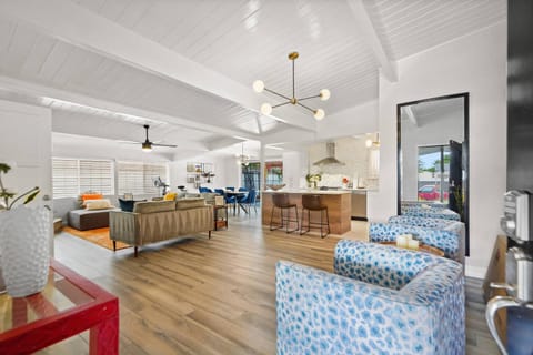 Kitchen or kitchenette, Living room, Dining area