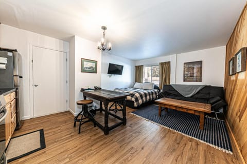 Bed, Living room