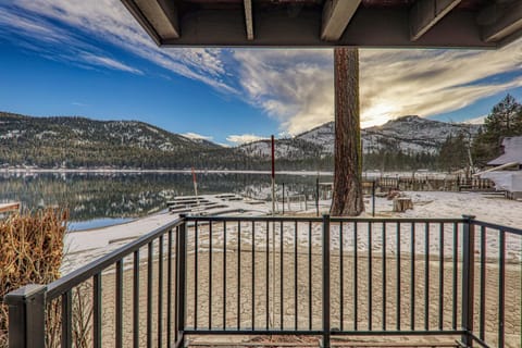 One-Bedroom King with Lake View Ground Floor Unit 136 Bldg C Haus in Donner Lake