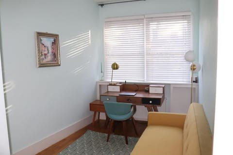 Neat, bright, and convenient. Apartment in Richmond