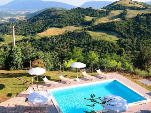 Moderner Neubau bestehend aus zwei unabhängigen Wohneinheiten mit Panoramapool und Garten House in Marche