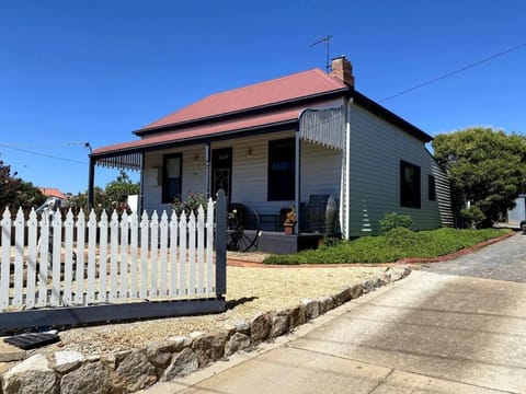 Charming 3 bedroom wine country cottage House in Rutherglen