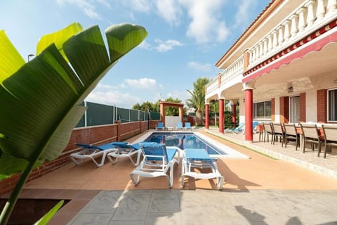 Freistehendes Ferienhaus in Cubelles mit Privatem Pool House in Garraf