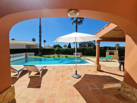 Herrliche Ferienvilla mit privaten Pool, Garten und Kinderspielplatz House in Mexilhoeira Grande