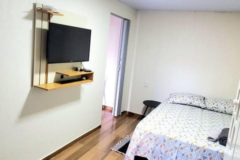 Bed, TV and multimedia, Bedroom