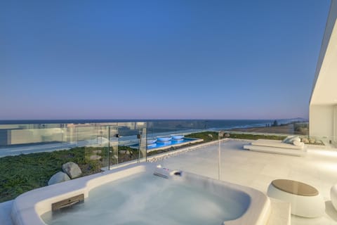 Hot Tub, View (from property/room), Balcony/Terrace