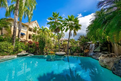 Garden view, Pool view, Swimming pool, sunbed