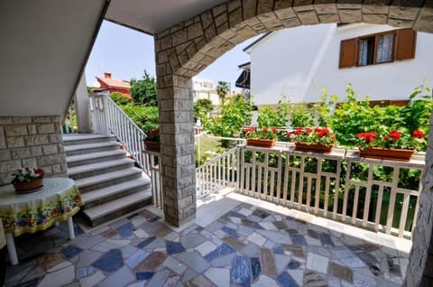 Modernes Apartment in Novigrad mit privatem Parkplatz Apartment in Novigrad