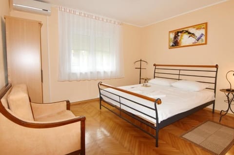 Tolles Ferienhaus in Umag mit Gepflegtem Garten House in Istria County
