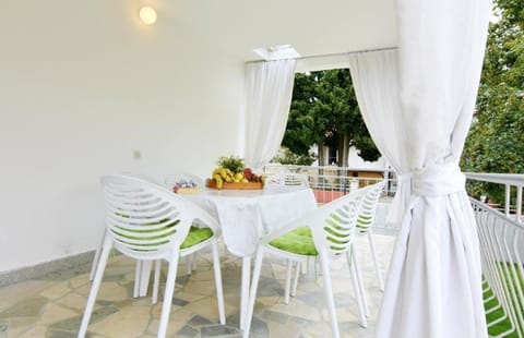 Tolles Ferienhaus in Umag mit Gepflegtem Garten House in Istria County