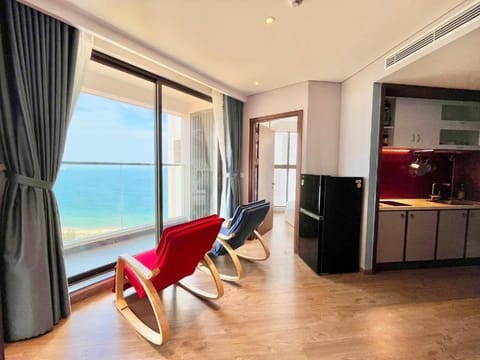 Kitchen or kitchenette, Sea view