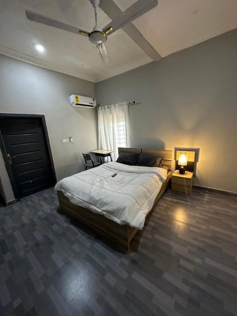 Bed, Photo of the whole room, Bedroom, fireplace