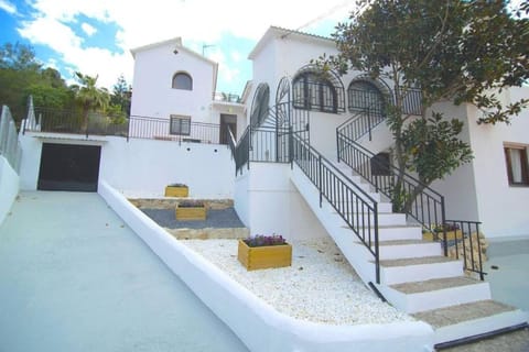 Vila Sitges, big house with pool House in Garraf