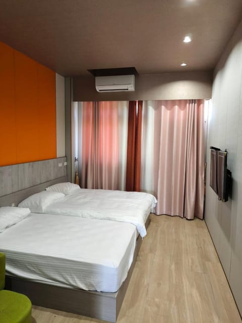 Bed, TV and multimedia, Photo of the whole room, Bedroom, air conditioner