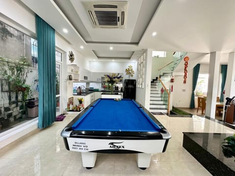 Billiard, Game Room