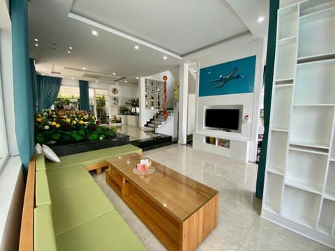 Communal lounge/ TV room, TV and multimedia, Living room, Seating area, Evening entertainment