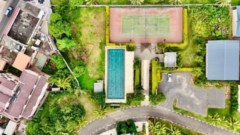 Day, Neighbourhood, Natural landscape, Bird's eye view, Tennis court, Street view