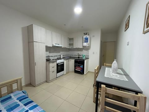 Kitchen or kitchenette, Dining area, oven