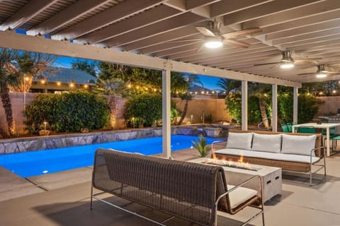 The Modern Indio Large Family Home With Pool And Spa House in La Quinta