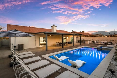 Sunset Escape Home With Resort Pool And Spa House in La Quinta