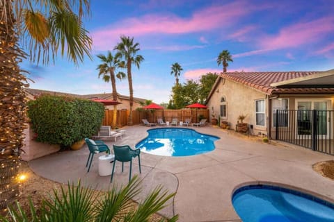 Palm Tree Inn Home With Gated Pool Perfect For Families House in La Quinta