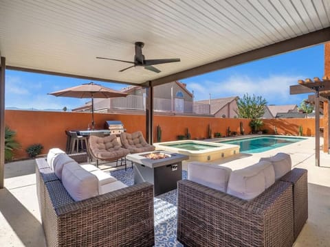 Desert Dream I Large Private Pool Home House in La Quinta