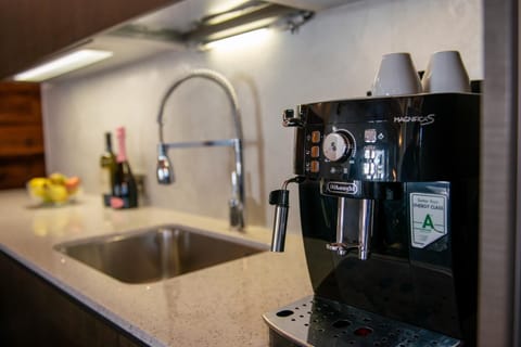 Coffee/tea facilities, Kitchen or kitchenette