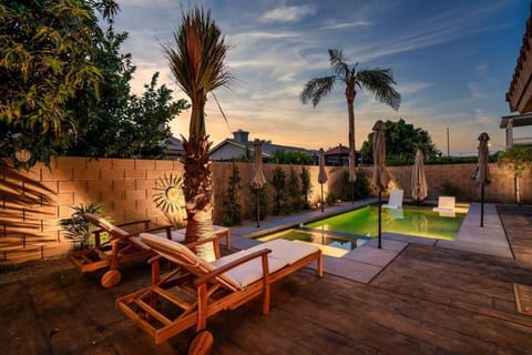 The Crescendo Stylish Modern Pool Home House in La Quinta